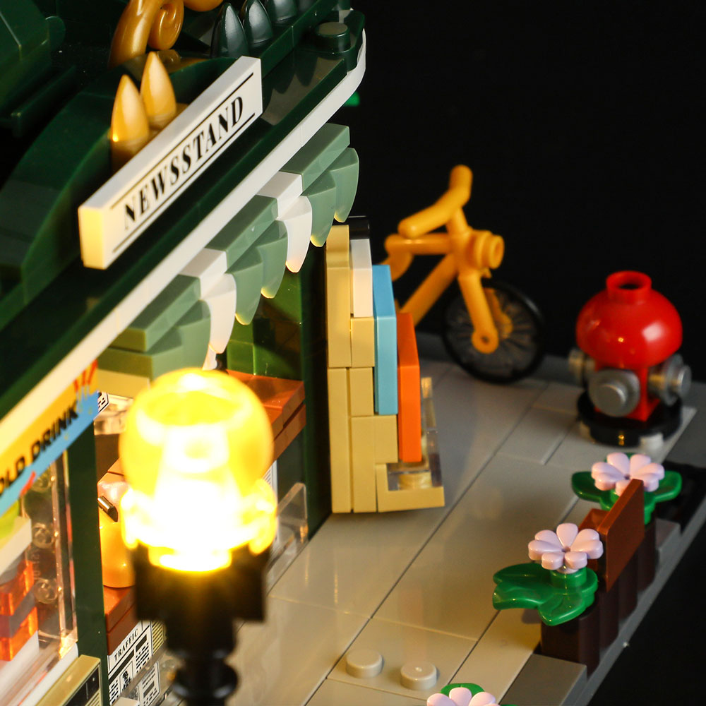 Newsstand F9023 displayed alongside other building sets showing scale and LED glow