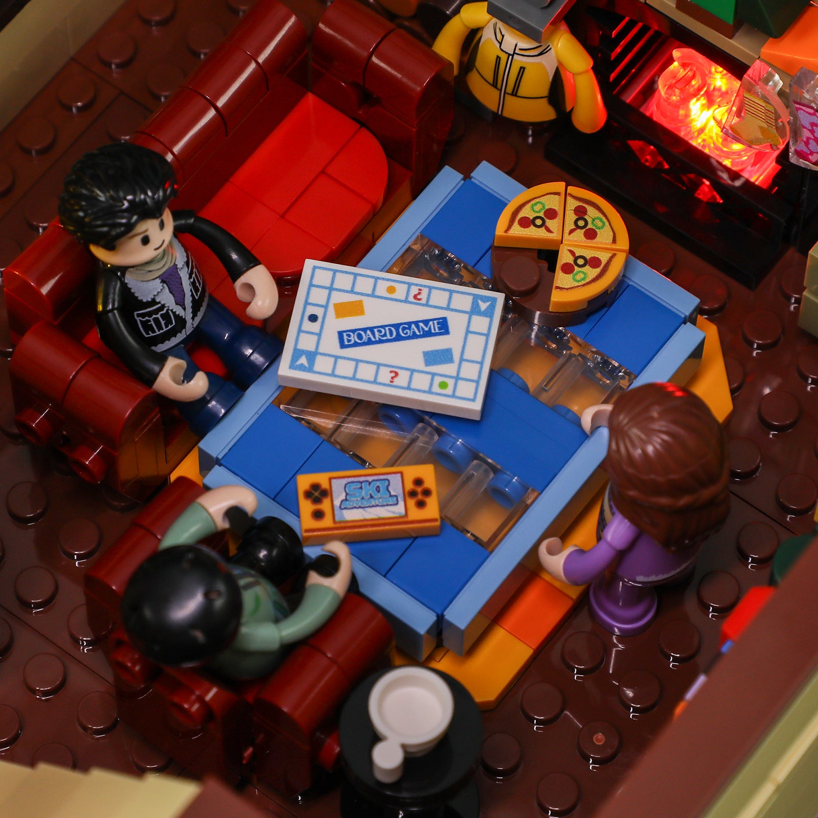 Ski Lodge rotating ski mechanism with minifigures on slopes